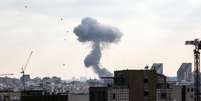 Irã e Israel continuam trocando mísseis após os ataques dos EUA durante a madrugada  Foto: Reuters / BBC News Brasil