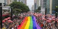 Participantes durante a 29ª Parada do Orgulho LGBT+ na Avenida Paulista, na manhã deste domingo, 22 de junho de 2025. Neste ano, o tema é "Envelhecer LGBT+: Memória, Resistência e Futuro".  Foto: WAGNER ORIGENES/ATO PRESS/ESTADÃO CONTEÚDO