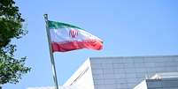 Bandeira iraniana na embaixada do país em Berlim, na Alemanha  Foto: Fabian Sommer/picture alliance via Getty Images / Fabian Sommer/picture alliance via Getty Images