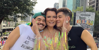 Família curte junto a maior Parada LGBTQIA+ do mundo pela primeira vez  Foto: Adrielle Farias/Terra
