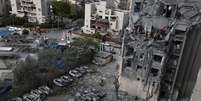 Prédio destruído por míssil iraniano perto de Bersebá, no sul de Israel, antes de trégua  Foto: ANSA / Ansa - Brasil