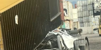 Caminhoneiro morre ao ser esmagado por cont&ecirc;iner no Porto de Santos   Foto: Reprodu&ccedil;&atilde;o/Redes Sociais