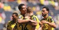  Foto: Michael Reaves/Getty Images - Legenda: Jogadores do Borussia Dortmund comemoram o gol marcado por Svensson / Jogada10