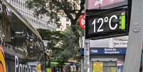 Frio toma conta da cidade de São Paulo, que registrou na quarta-feira a madrugada mais fria de 2025, com média de 6ºC  Foto: Foto: ROBERTO SUNGI/ATO PRESS/ESTADÃO CONTEÚDO