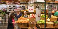 Preços de alimentação e bebidas caíram pela primeira vez após nove altas consecutivas  Foto: Tiago Queiroz/Estadão / Estadão