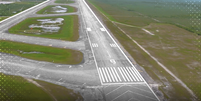 Imagem a&eacute;rea do Aeroporto de Treinamento e Transi&ccedil;&atilde;o Dade-Collier, local de constru&ccedil;&atilde;o do chamado 'Alcatraz dos jacar&eacute;s'  Foto: Captura de tela de v&iacute;deo @AGJamesUthmeier / BBC News Brasil
