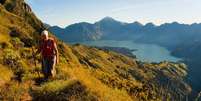 Especialistas avaliam que é preciso haver algumas mudanças nos procedimentos de escalada do monte Rinjani  Foto: Matthew Williams-Ellis/Education Images/Universal Images Group via Getty Images / BBC News Brasil
