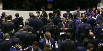 O Brasil tem uma população de 211 milhões de habitantes e um Congresso Nacional atualmente com 594 parlamentares  Foto: Agência Pública