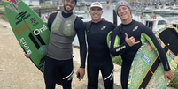 Lucas Chumbo, Carlos Burle (no meio) e Lucas Fink em Nazaré (Portugal) Foto: Reprodução/Instagram