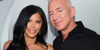 Jeff Bezos e a noiva, Lauren Sánchez  Foto: Reprodução/Instagram/@jeffbezos