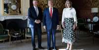 Donald Trump na companhia dos reis holandeses, Willem-Alexander e Zorreguieta  Foto: Brendan Smialowski - Pool / Getty Images