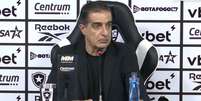 Renato Paiva em coletiva de imprensa como técnico do Botafogo - Foto: Reprodução Foto: Renato Paiva em coletiva de imprensa como técnico do Botafogo - Reprodução / Gávea News