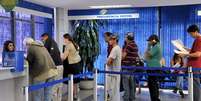 A maior parte da fila é constituída por quem pediu o auxílio por incapacidade Foto: Antonio Cruz/Agência Brasil