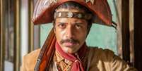 Kelner Macêdo caracterizado como Zé do Bode em Guerreiros do Sol  Foto: Reprodução/Globo / Caras Brasil