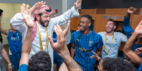 Jogadores do Al-Hilal celebram com presidente após eliminarem o Manchester City  Foto: Divulgação/ Al-Hilal