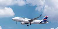 LATAM é eleita a melhor companhia aérea da América do Sul pelo World Airline Awards 2025  Foto: Companhia aérea foi considerada a melhor da América do Sul em premiação internacional.  Reprodução | LATAM Airlines / Viajar Melhor