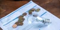 Hábitos conscientes do dia a dia evitam o desperdício de energia elétrica Foto: TanitJuno | Shutterstock / Portal EdiCase