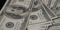 O dólar à vista fechou em alta de 1,04%, aos R$5,4809  Foto: Jcomp/Freepik
