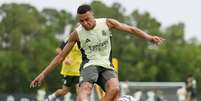  Foto: Divulgação Real Madrid - Legenda: Mbappé em treino do time Merengue / Jogada10