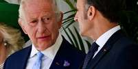 Rei Charles III apareceu com olho vermelho em encontro com Macron  Foto: Dylan Martinez/Pool / Reuters