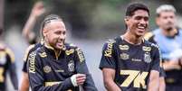 Neymar treina de visual novo –  Foto: Raul Baretta/ Santos FC. / Jogada10