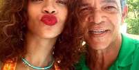  Foto: Rihanna posa com seu pai ( Instagram) / Gávea News