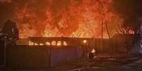 Bombardeios russos geraram incêndio na região de Kiev na madrugada desta quarta-feira. 9 de julho de 2025  Foto: AP / RFI
