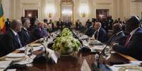 Presidente Donald Trump recebeu líderes do Senegal, Bassirou Diomaye Faye, de Guiné-Bissau, Umaro Sissoco Embalo, do Gabão, Brice Oligui Nguema, da Libéria, Joseph Boakai, e da Mauritânia, Mohamed Ould Ghazouani. (09/07/2025) Foto: © AP / RFI