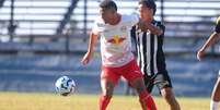 Caíque Valencio, jogador do time sub-17 do Red Bull Bragantino. Foto: Fernando Roberto: Red Bull Bragantino / Esporte News Mundo