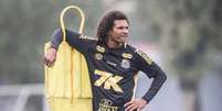  Foto: Raul Baretta/ Santos FC - Legenda: Willian Arão está regularizado no BID e pode estrear pelo Santos / Jogada10