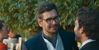 Look de Renato rouba a cena em 'Vale Tudo'  Foto: Reprodução/Globo