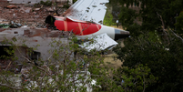 O voo 171 da Air India permaneceu no ar por menos de 40 segundos antes de cair em um bairro movimentado na cidade de Ahmedabad, no oeste da Índia  Foto: Reuters / BBC News Brasil