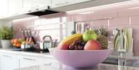 Para os adeptos da técnica chinesa, frutas frescas na cozinha movimentam os recursos financeiros Foto: FreePik. / Revista Malu