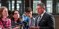 O Comissário Europeu para o Comércio, Maros Sefcovic, fala com a imprensa apos reunião de ministros realizada em Bruxelas para preparar resposta do bloco às tarifas anunciadas por Donald Trump (14 de julho de 2025).  Foto: REUTERS - Yves Herman / RFI