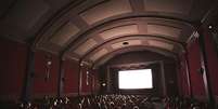 O cinema &eacute; uma das formas de entretenimento mais populares no mundo. Sua origem remonta ao final do s&eacute;culo XIX, com os irm&atilde;os Lumi&egrave;re na Fran&ccedil;a - Jake Hills / Unsplash  Foto: Jake Hills / Unsplash / Flipar