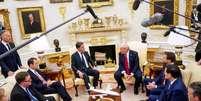 Reuni&atilde;o na Casa Branca entre Donald Trump e o secret&aacute;rio-geral da Otan, Mark Rutte, quando o presidente americano amea&ccedil;ou a R&uacute;ssia com novas san&ccedil;&otilde;es se n&atilde;o encerrar a guerra na Ucr&acirc;nia em 50 dias.  Foto: REUTERS - Nathan Howard / RFI