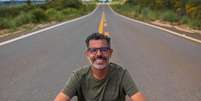 “Quando era criança, via os repórteres do programa como heróis que enfrentavam grandes aventuras na delicadeza. É emocionante estar desse lado da tela agora", diz Chico Regueira  Foto: Paulo Sampaio/TV Globo/Divulgação