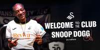 Snoop Dogg assume bastidores do clube inglês.   Foto: Divulgação / Swansea / Esporte News Mundo