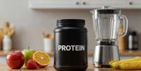Entenda se existe riscos ao tomar whey protein sem treinar  Foto: Freepik
