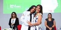 Sara Almeida Feitosa ao lado da mãe, Shirley de Almeida Foto: Arquivo Pessoal