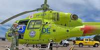 Helicóptero da Secretaria de Estado de Saúde do RJ pousou na Avenida Brasil, nesta sexta-feira, 18, para agilizar transporte de órgãos para transplante  Foto: Divulgação/SES-RJ