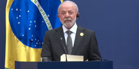 "Democracia não se constrói da noite para o dia, zelar pelos interesses coletivos é uma tarefa permanente. Vivemos uma nova ofensiva antidemocrática", disse Lula












  Foto: Reprodução/YouTube/Canal GOV
