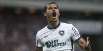 Foto: Vítor Silva/Botafogo - Legenda: De saída, Barbosa chegou ao Botafogo em 2022 / Jogada10