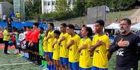 Seleção brasileira que disputou o mundial de 2024, na Coreia. Time deste ano ainda não se reuniu para a foto. À direita, técnico Pupo Fernandes. Foto: Divulgação Futebol Social