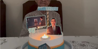 Dona Maria Bernadete fez 98 anos e ganhou bolo com o tema César Tralli  Foto: Reprodução/Instagram