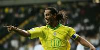 Nike relança camisa do Brasil com nome e número de Ronaldinho  Foto: Getty Images