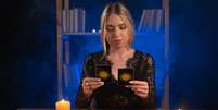 Com auxílio do tarot, é possível reconhecer padrões, acessar possibilidades e lidar com desafios de forma mais madura Foto: Lysenko Andrii | Shutterstock / Portal EdiCase