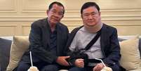 Hun Sen (esquerda) foi primeiro-ministro do Camboja e tinha rela&ccedil;&atilde;o pr&oacute;xima com Thaksin Shinawatra, ex-primeiro-ministro tailand&ecirc;s e pai da atual primeira-ministra  Foto: Reuters / BBC News Brasil