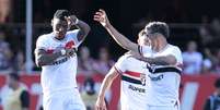 Jogadores do São Paulo comemoram gol  Foto: MARCO MIATELO/AGIF/Estadão Conteúdo