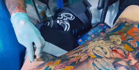 MC Daniel fez uma tatuagem sob efeito de anestesia geral em 2024  Foto: Reprodução/Instagram